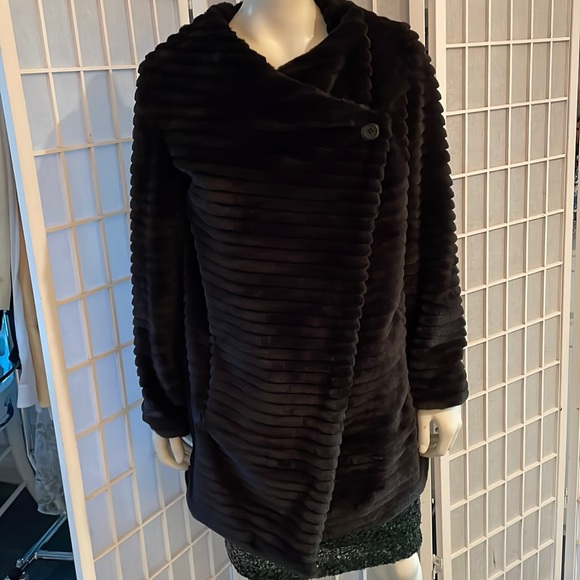 Faux Fur 3/4 Coat - Picture 3 of 6